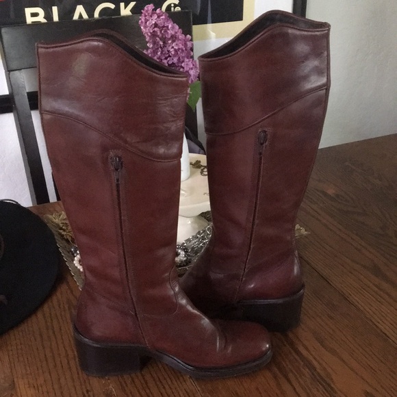 SOLD.  Vintage leather boots - Picture 2 of 8